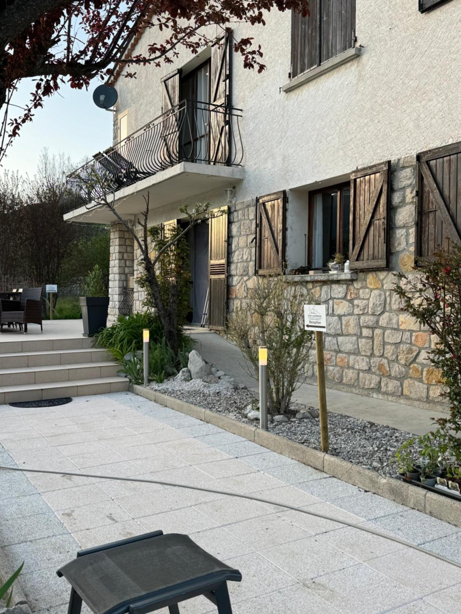 Bnb Castellane Chambre D'Hotes B&B المظهر الخارجي الصورة